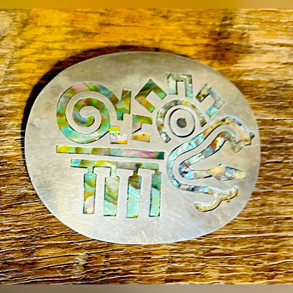VINTAGE  925 S SILVER SUBSTANTIAL SWSTRN AZTEC BROACH MOTHER OF PEARL  DETAIL - Picture 1 of 3
